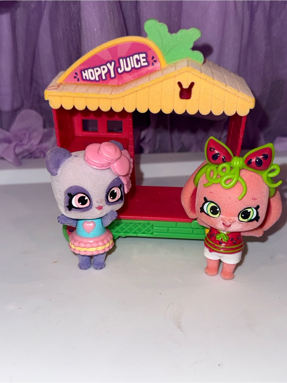 Littlest Pet Shop Hoppy Juice Stand Playset w/ 2 Pet Figures